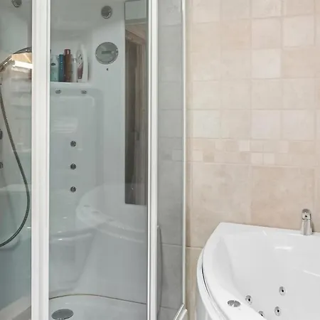 3 Bedroom Nice In Hovet